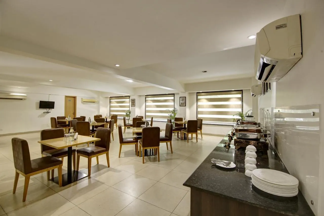 Saltstayz Select - Galleria Market & Golf Course Road Gurgaon Hotel