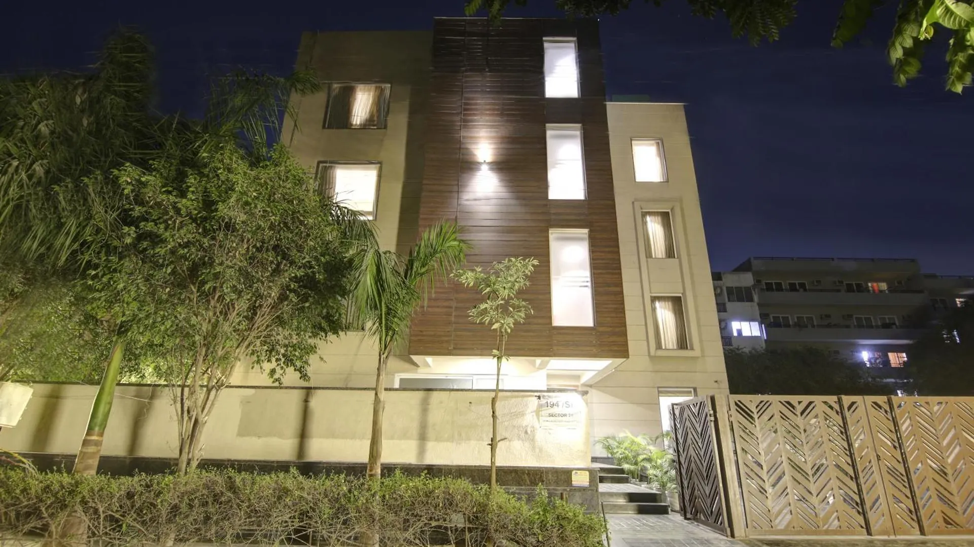Saltstayz Select - Galleria Market & Golf Course Road Gurgaon Hotel