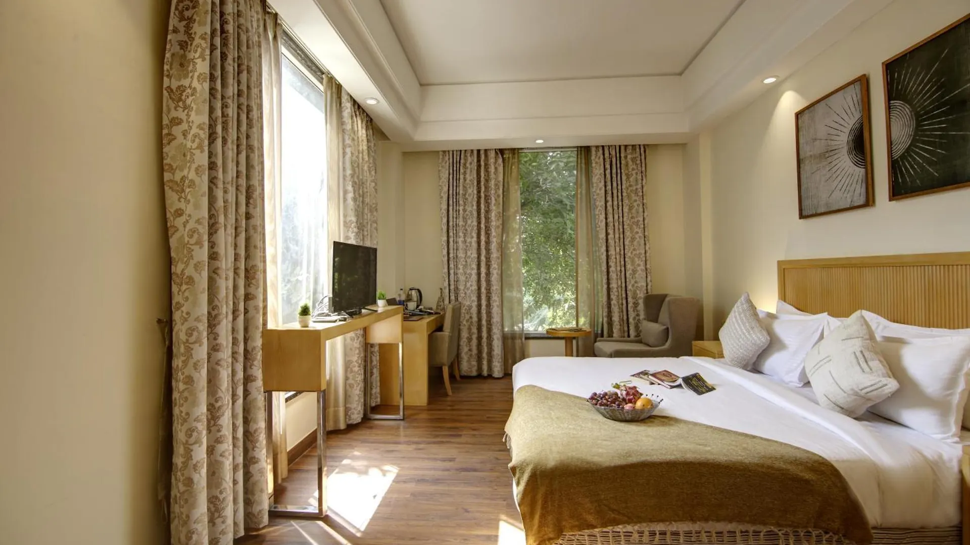 Hotel Saltstayz Select - Galleria Market & Golf Course Road Gurgaon