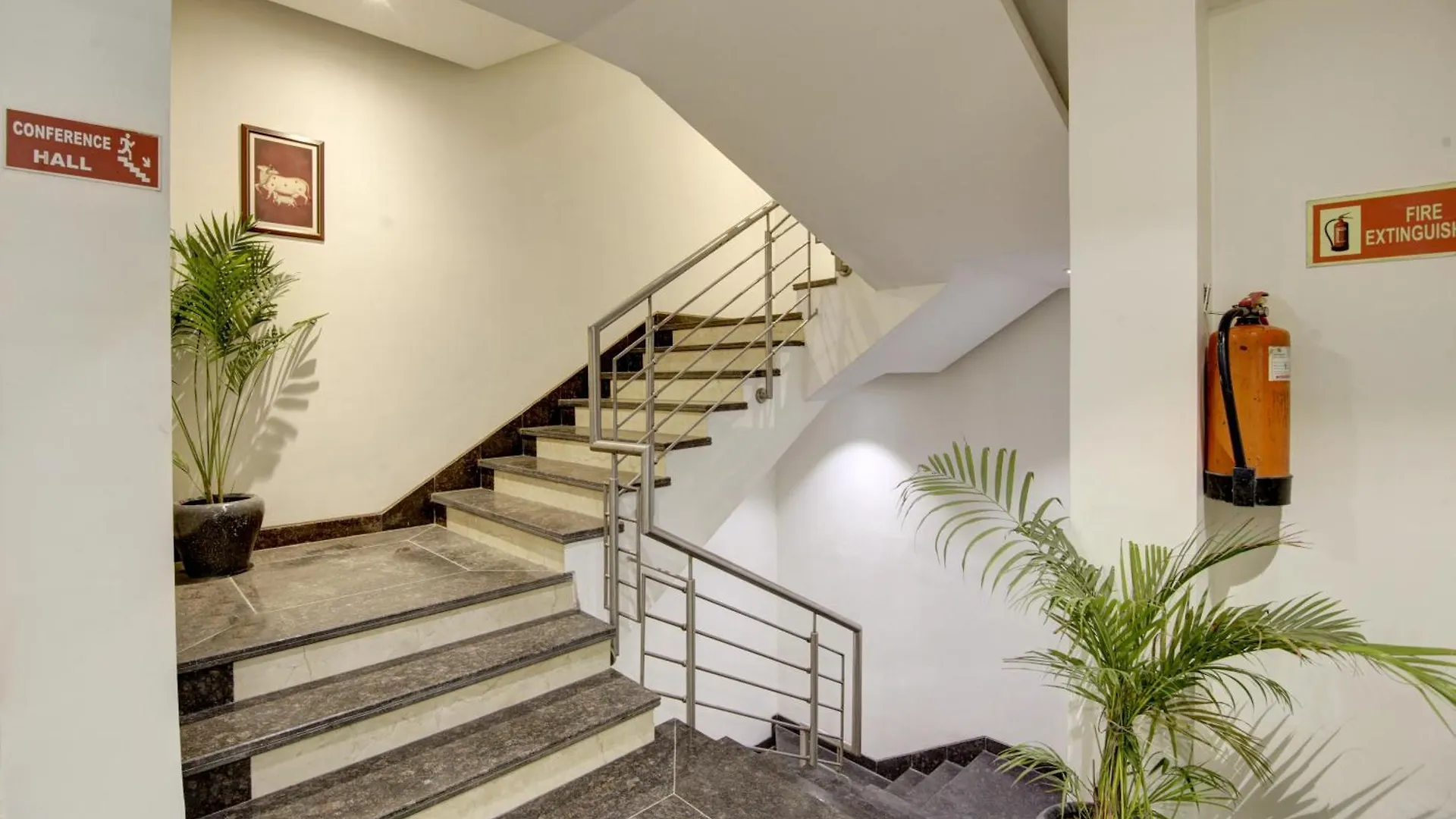Saltstayz Select - Galleria Market & Golf Course Road Gurgaon 4*,